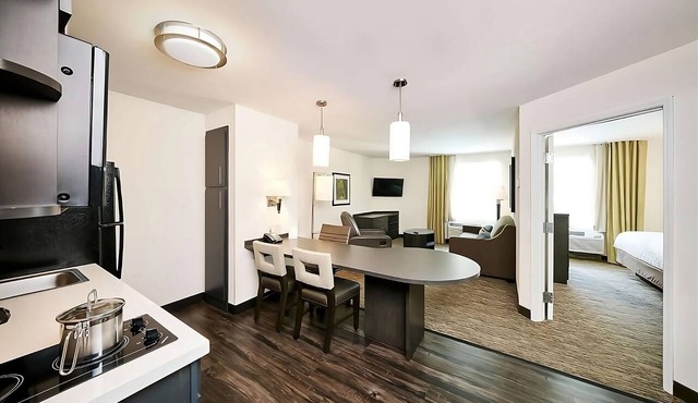 Enjoy a Hassle-Free & Suiting Stay! 2 Relaxing Units with Kitchen, Pet-friendly!