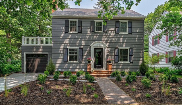ENTIRE HOME! 5 BEDROOM, 2 BATH, WITH JACUZZI - .2 miles to Iowa State Campus