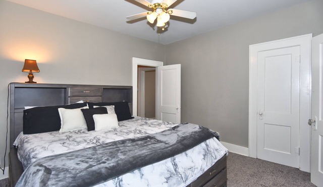 *Entire Home-Cherry St.-Dining-Shopping-Nightlife*
