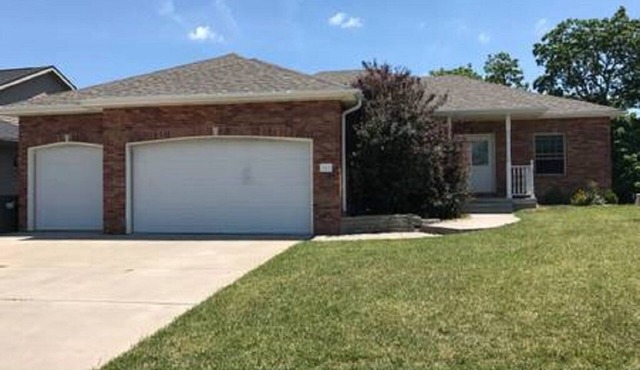 Entire Luxury Single-Family Home in Upscale Neighborhood & Convenient Location
