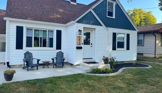 Escape to the heart of Peoria Heights at this charming retreat on Kelly Ave!