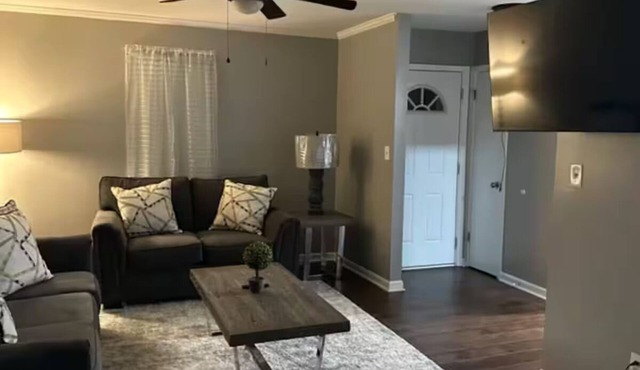 EVANS 1 King 2 Queen 3bedroom 2 ba WIFI FREE