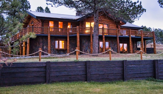 Evergreen Lodge - Genuine Black Hills Log Cabin