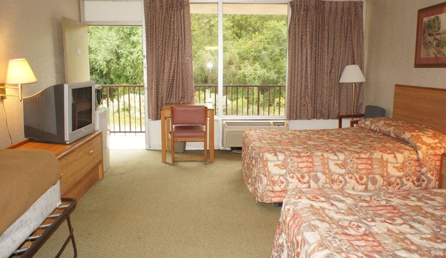 Executive Inn & Suites in Orange