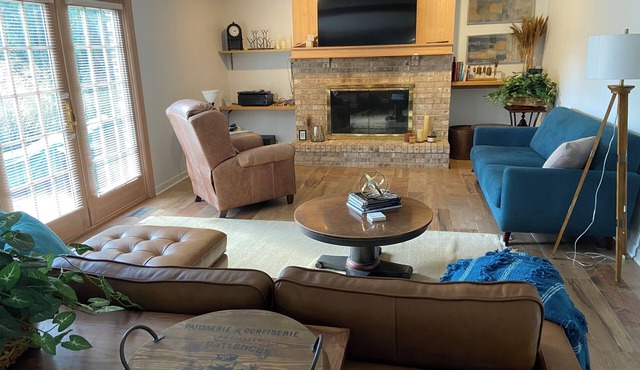 Executive Residence Corporate Corridor minutes from Naperville downtown