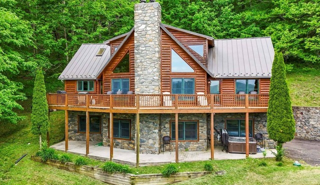 Experience breathtaking views at Big Ashe View, a spacious 5-bedroom cabin in West Jefferson, NC!