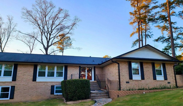 Experience comfort in our spacious 6-bedroom home near Augusta National