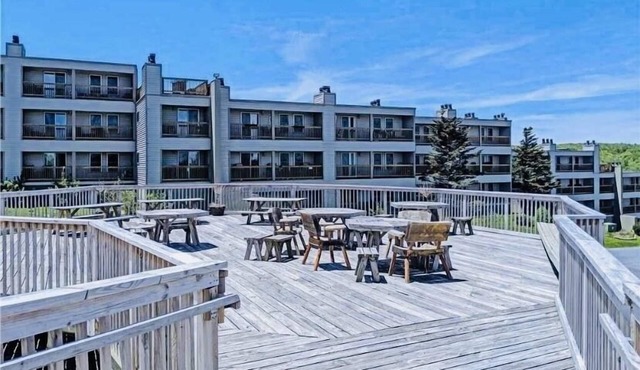 Experience Mountain Bliss: Cozy Condo w Resort Amenities in Beech Mountain, NC!