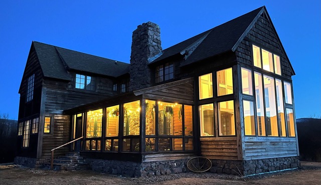 Extraordinary riverfront home in the heart of the Big Hole Valley. in Wise River