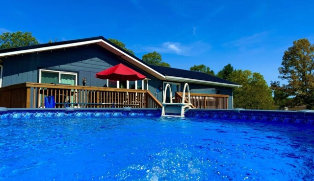 Fall Getaway Chalk Hill: Sleeps 10 · 4BR 2BA · Hot Tub Fire Pit Grill Fireplace