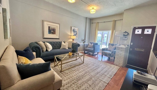 Family-Friendly Federal Hill Townhome 3BR 2BA 2 car Parking Walkable Near BWI