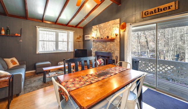 Family-Friendly Newland Cottage w/ Fire Pit!