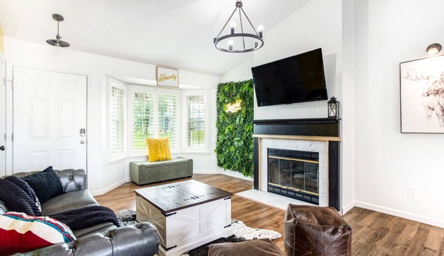 Family Friendly w/Game Room in Quiet Neighborhood
