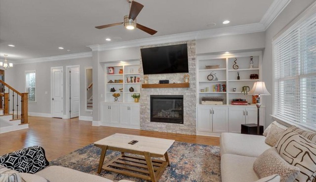 Family Fun - Cozy Movie and Game Room - Huge Yard - Pets