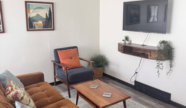 Family & Pet-Friendly Near Downtown DSM