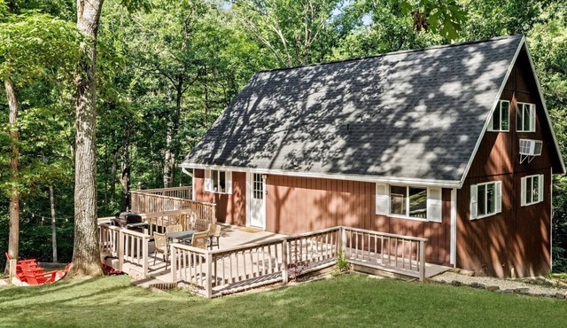 Fantastic Cabin with Barbecue and Hot-tub in Gerrardstown, West Virginia