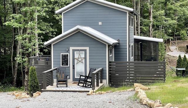 Fantastic Cozy Cottage Nestled Amidst Trees in Tracy City, Tennessee