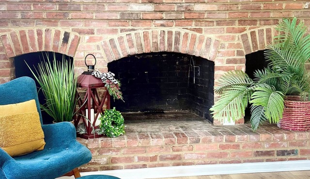Farm Cottage: The Cutest Retreat – 3-Bedroom Chesapeake Cottage with WiFi & AC!