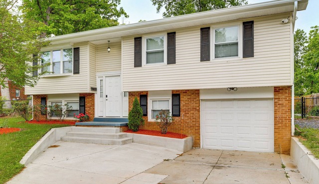 Fenced Yard! Family Home, 14 Mi to DC Sites