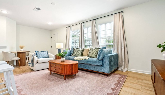 First Floor 3 BR Condo ~ Newly Renovated, Sleeps 8