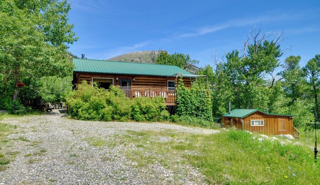 Fish, Hike, Views: Boulder Beauty 'Gil's' Cabin! in Mc Leod