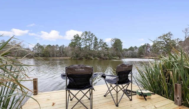 Fish/Relax at Lakefront Retreat Sleeps 10 Pets OK