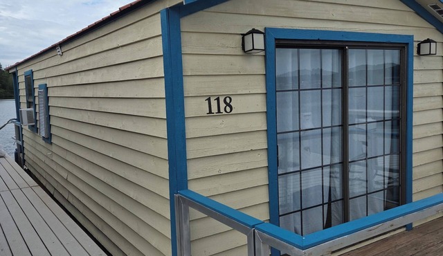 Floating Cabin Lake Guntersville Cabin number 118