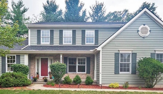 Fountain House- Spacious Okemos home in nature with comforts near MSU