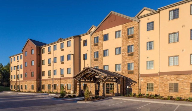 Free Breakfast. Pool. Near the Nebraska Medical Center!