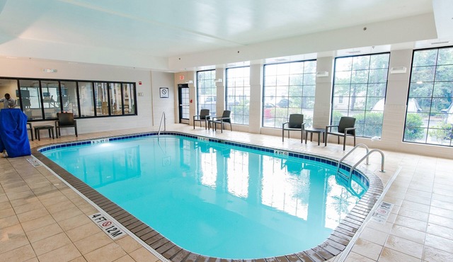Free Breakfast. Pool. Close to Downtown Convention Center.