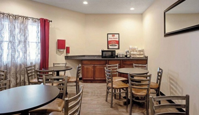 Fully Furnished Studio Available in Clinton, Iowa, 1 week min stay