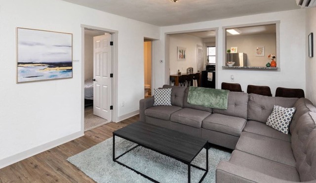 Fun Backyard ~Close to Downtown~Pet Friendly~4BDRM