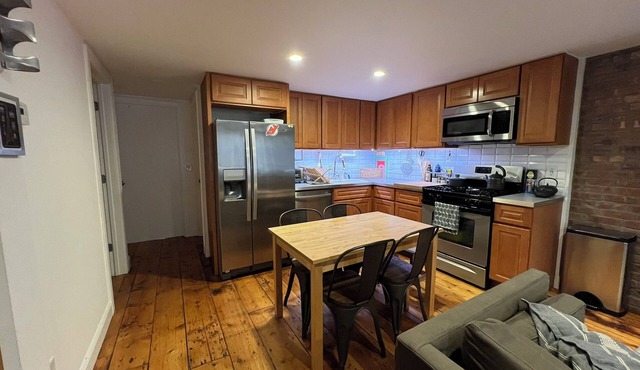 Garden level 2-bedroom apartment in the heart of Hamilton Park Jersey City