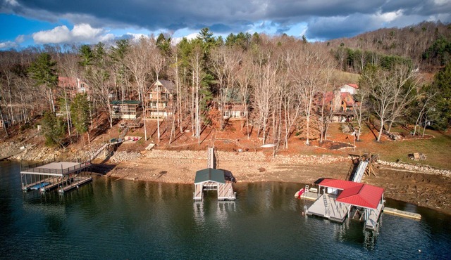 Garretts Getaway at Watauga Lake - Private Dock, Lakefront