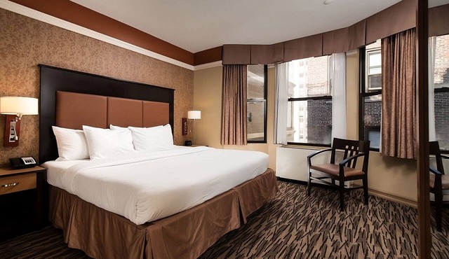 Get Lost In The Big Apple! Stay In The Heart Of NYC And Don't Miss A Thing!