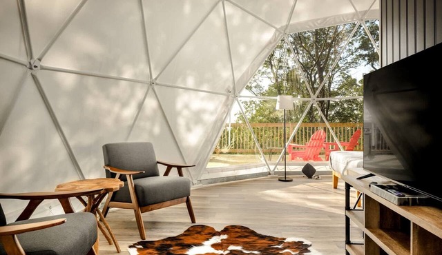Glamping dome w/hot tub & mountain views