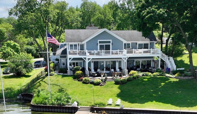 Gorgeous Lakefront Retreat on Long Lake!