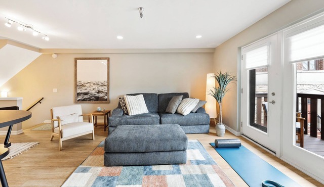 Gorgeous Madison Townhouse w Two Parking Spots - Book Now for 2027!