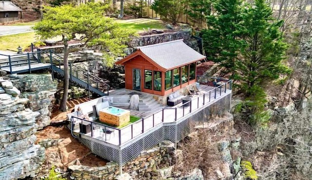 Gorgeous Tea House for Two with Incredible Views for the Ultimate Romantic Escape near Menlo, Georgia