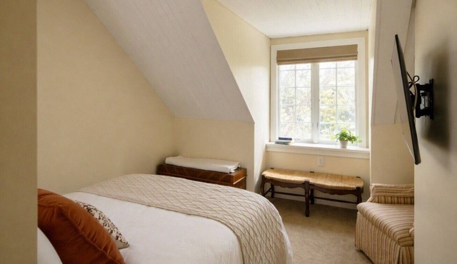 Granville Queen Inn Downtown Edenton Full Bed Top Floor
