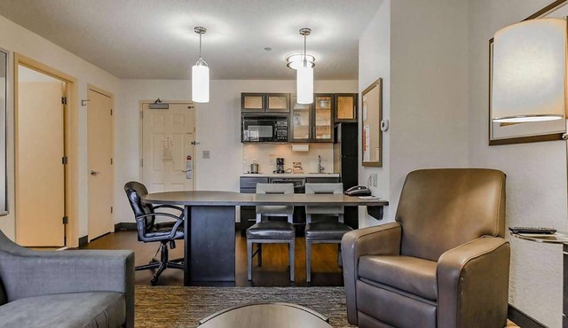 Great Choice! One Bedroom Suite! Close to Shopping, Parks & Museums!