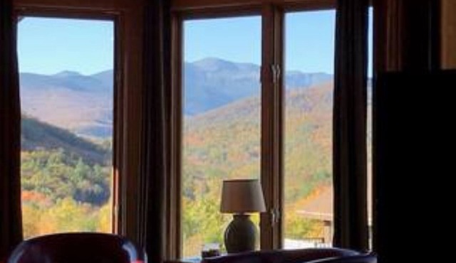 GREAT Views+ Location/5 min to Story Land, 3 Bedrms/Pickleball/AC + ski.