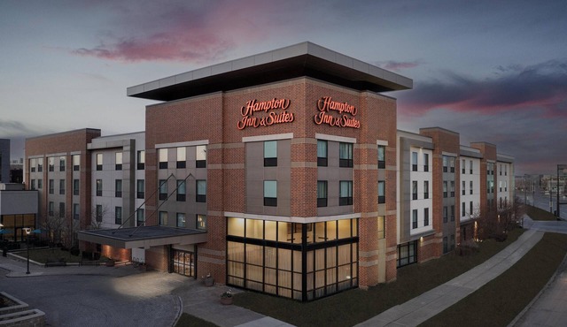 Hampton Inn & Suites Omaha-Downtown