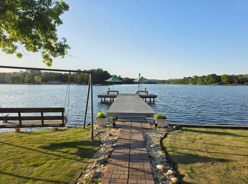 Happy Dock Hideaway