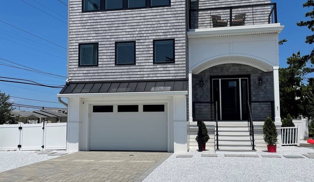 Harvey Cedars, NEW HOUSE 2024! 5 Br, 4.5 ba on the Ocean block, nice POOL!