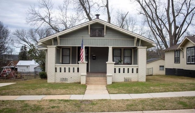 Hearthside Haven | Avondale/Fenced Yard/King Bed