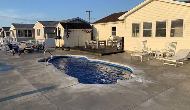 Heated Pool with 75 Feet of Dock Bring your Boat or WaveRunner. Min 30 day