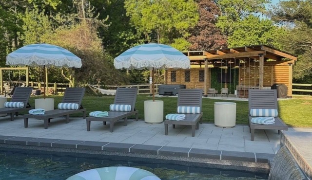 HGTV quality, private guest suite, country getaway with hot tub & fire pit