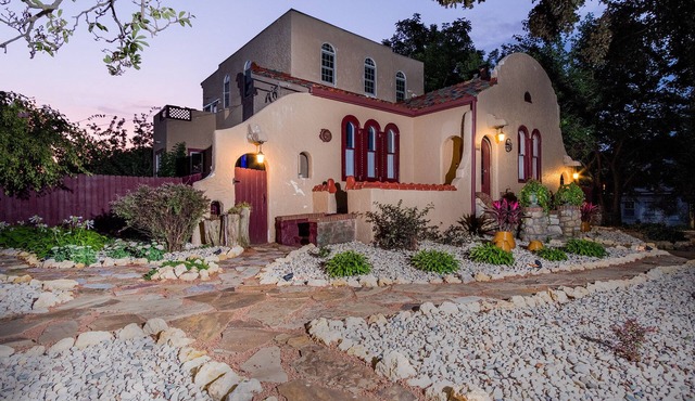 Hidden Gem SLEEPS 10+! Children & Pets welcomed!
