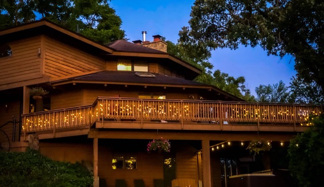 Highest lodging in Illinois, 360 views Hotub Near galena territory, Farm animals